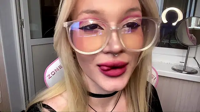 Just_Ash Adlı Modelin Canlı XXX Sohbeti