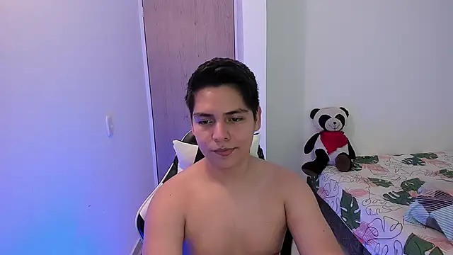 Asta_YunoXXX: διαδικτυακό σόου στην κάμερα