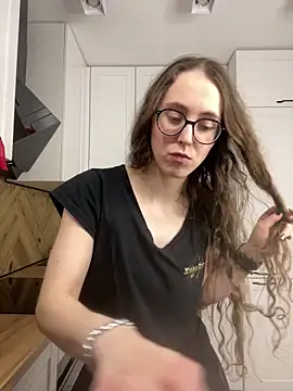 MartiniiSelenna 即時 XXX 聊天