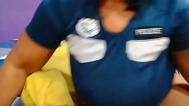 XXX chat uživo modela YELLOWBUSTYMELLONS