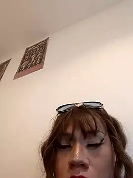 hululu_ Show in webcam