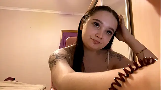 TrulaPhay Adlı Modelin Canlı XXX Sohbeti