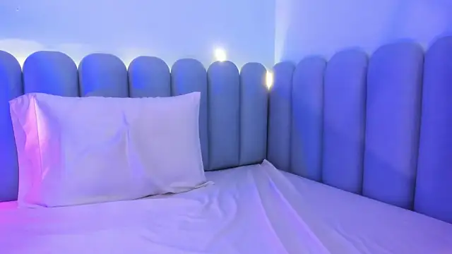 curvy_rousi's Live XXX Chat