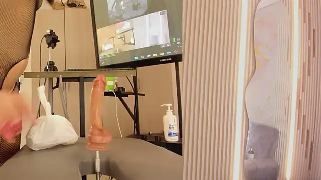 NhoanBrunette: онлайн-секс-чат