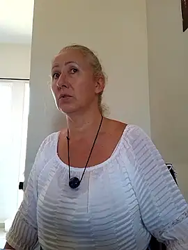 MILEIDE980のライブXXXチャット