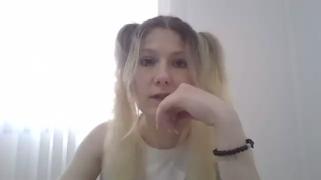 Chat +18 de Foxy_Bright ao vivo