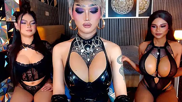 IndestructibleLily Webcam-Show