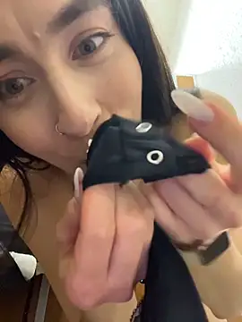 Holly_Play Chat XXX live