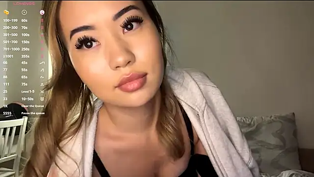 Show de Ur_neighbor_Kira na webcam