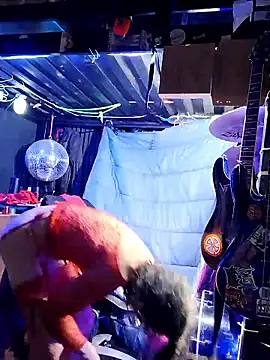 AllucyLu webkamerás műsora