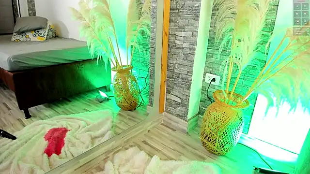 Julieta_333 élő XXX-chatje