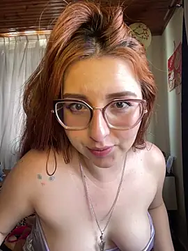 CoraVibes Adlı Modelin Canlı XXX Sohbeti