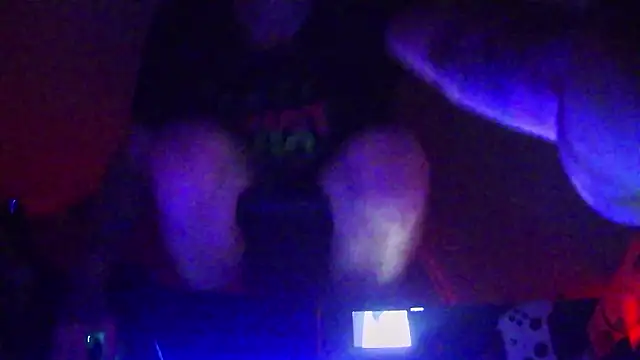 Explorer810 Pertunjukan Webcam