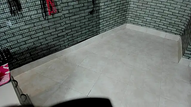 Briana_24 élő XXX-chatje