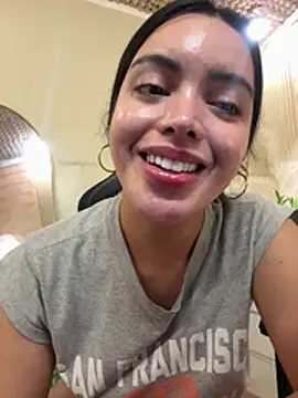 TS-SimplyTheBest Adlı Modelin Canlı XXX Sohbeti