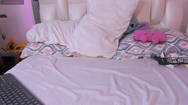 Darlyn_tenderhot__ élő XXX-chatje