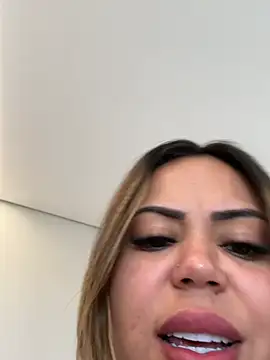 lariicn Live XXX chat