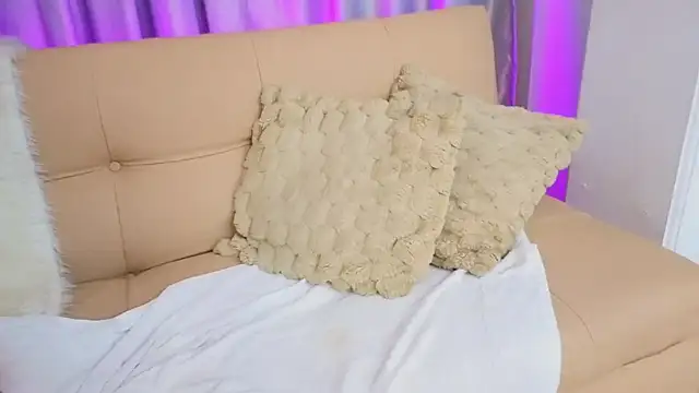 دردشة Mia_Naive الجنسية المباشرة