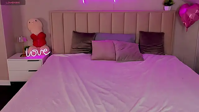 Ella_Burns Adlı Modelin Canlı XXX Sohbeti