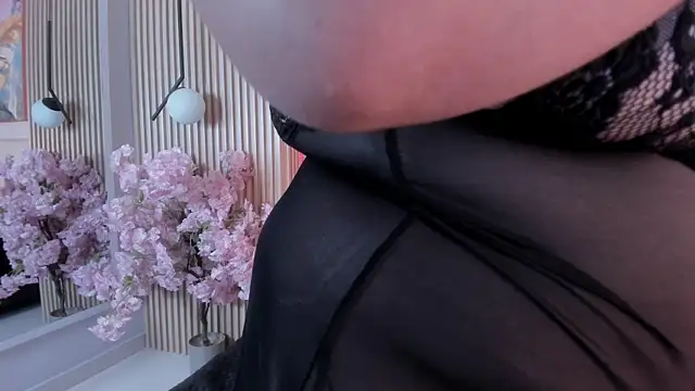 Онлайн чат XXX karo_linee1