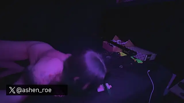 Živý XXX chat AshenRoe