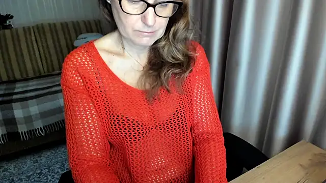 lauraoven Chat XXX live