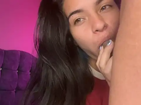 Chat XXX en directo de bliinkii_and_luka_