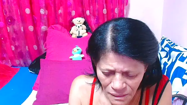 Chat +18 de SLUTTYROXY ao vivo