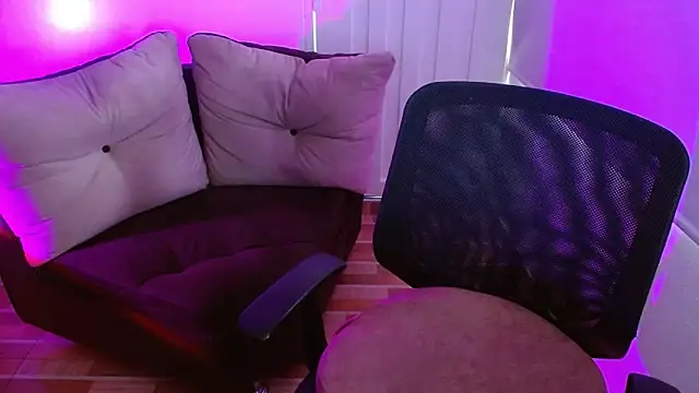 milfrousse লাইভ XXX চ্যাট