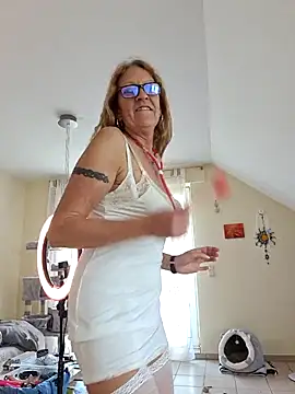 HotWifeLyn68 Live XXX-Chat