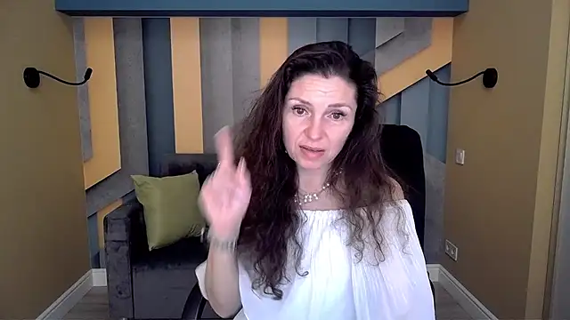 Chatroom XXX en direct de EllaLong