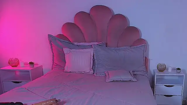 MiaColucci18のライブXXXチャット