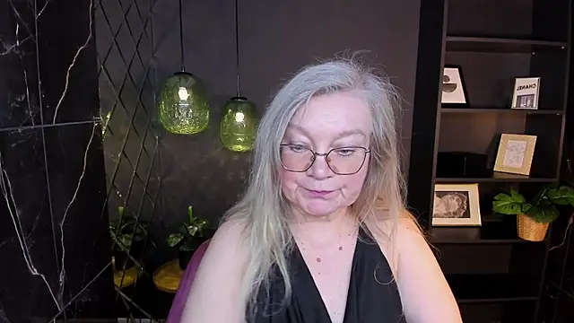 NataliMellow Show in webcam