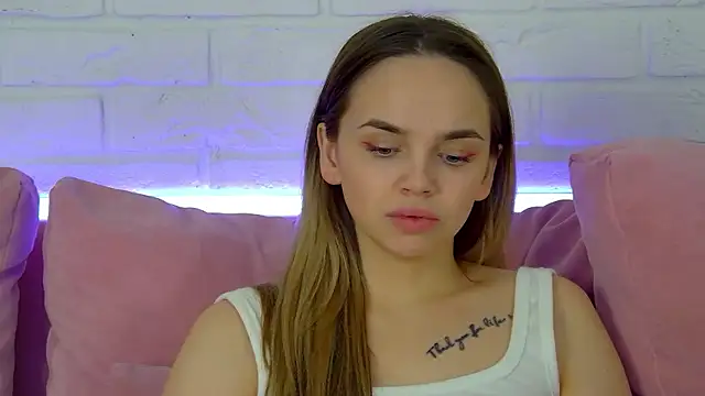 AnitaVenture Adlı Modelin Canlı XXX Sohbeti