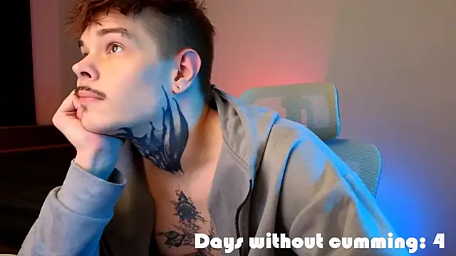 DENIS_HERE webkamerás műsora