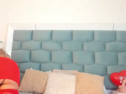 MiaMancini Adlı Modelin Canlı XXX Sohbeti