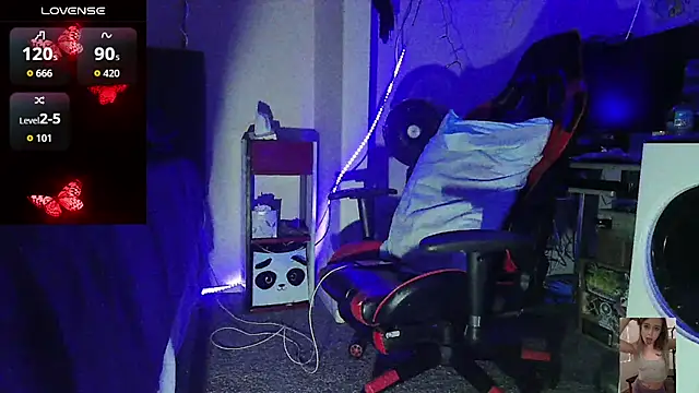 XXX chat uživo modela Blondiewithanass