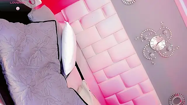 Show modela Kisses_Sophia na web-kameri