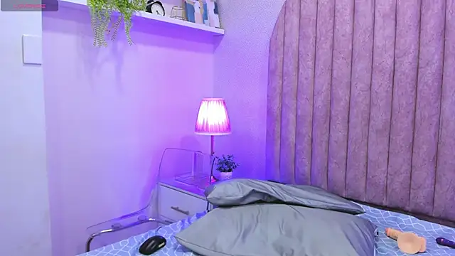 Chatroom XXX en direct de KimWexlerr_