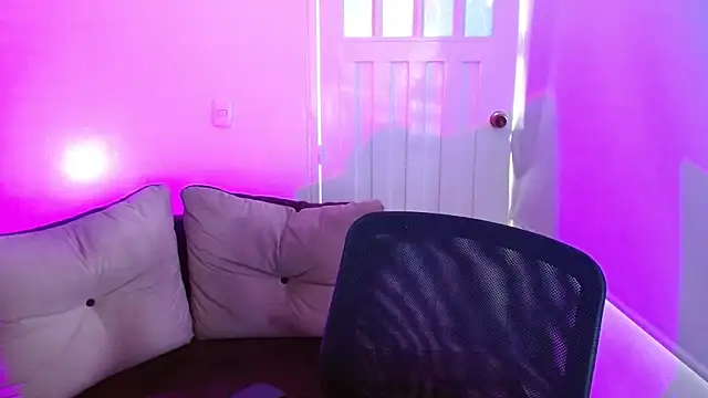 milfrousse's Live XXX Chat