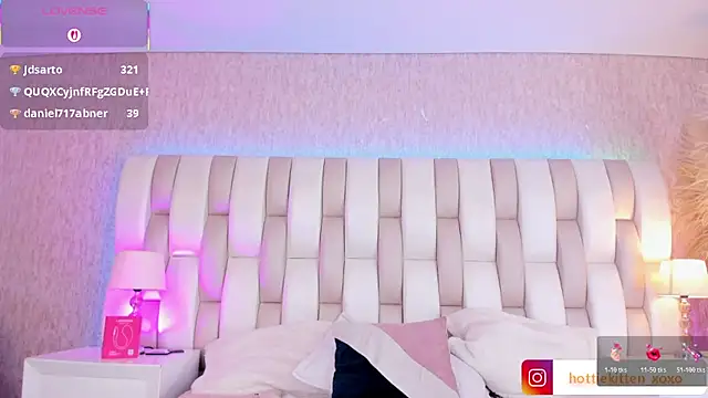 Viollet_xoxo élő XXX-chatje