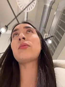 Holly_Play Adlı Modelin Canlı XXX Sohbeti