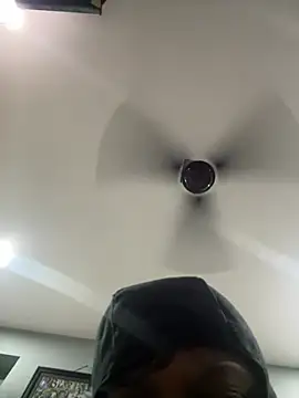 XXX chat uživo modela HornyGhodiX