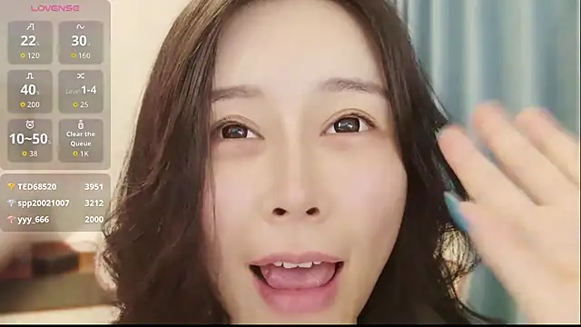 yiyi_3523のライブXXXチャット