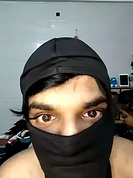 XXX chat uživo modela Curvy_Simran