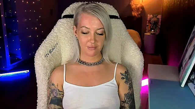 tykioty_Miley Live XXX-Chat