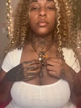 MistiSavannah Adlı Modelin Canlı XXX Sohbeti