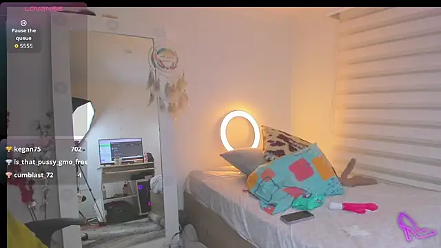 SharonVelvet: онлайн-секс-чат