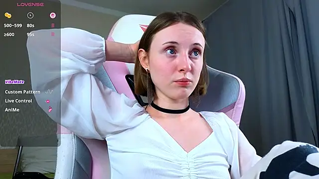 Cowell_Adelina élő XXX-chatje