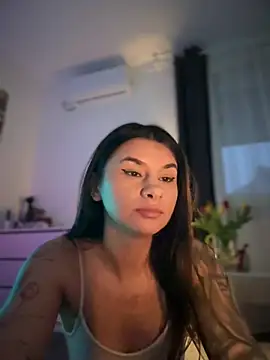 XXX chat uživo modela DramaQueen__